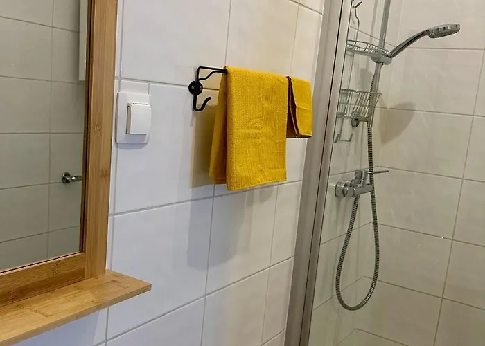 Zentrale Mit Parkplatz גראץ