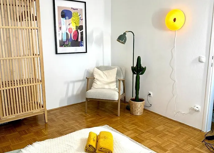 Zentrale Mit Parkplatz * גראץ