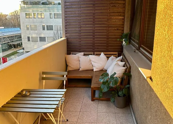 Zentrale Mit Parkplatz Lägenhet